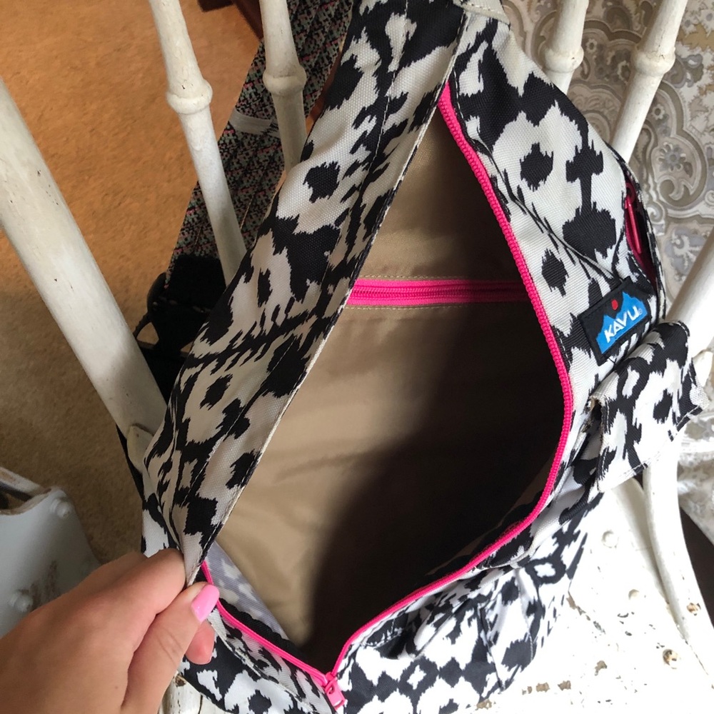 Kavu Black and White Shoulder Bag - Picture 3 of 6